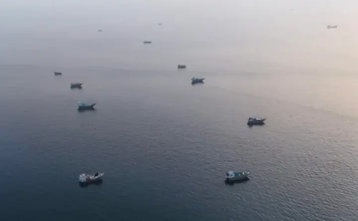 Iran Closes Strait of Hormuz and Warns All Vessels